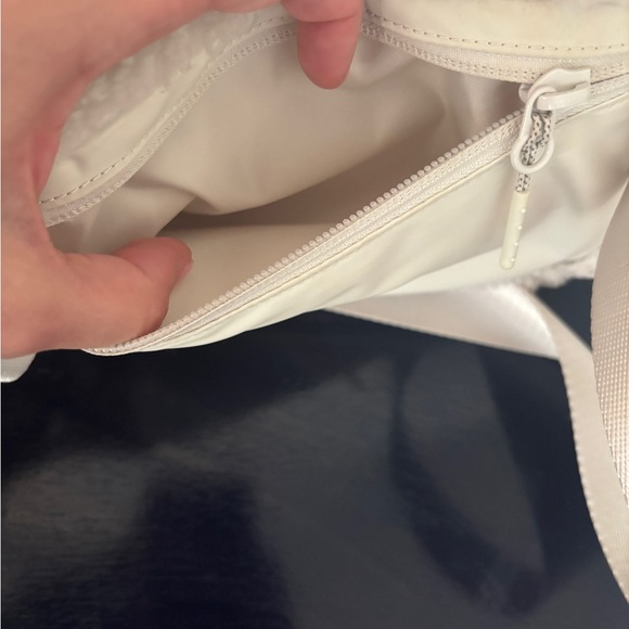 RARE Lululemon White Fleece Bunny Belt Bag - Picture 6 of 10